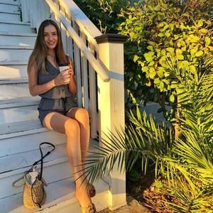 Meet your Posher, Yesenia